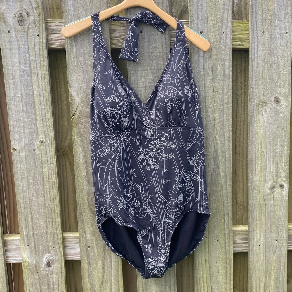 Cherokee One-Piece Swimsuit with Black and White Floral Print Size 20W
